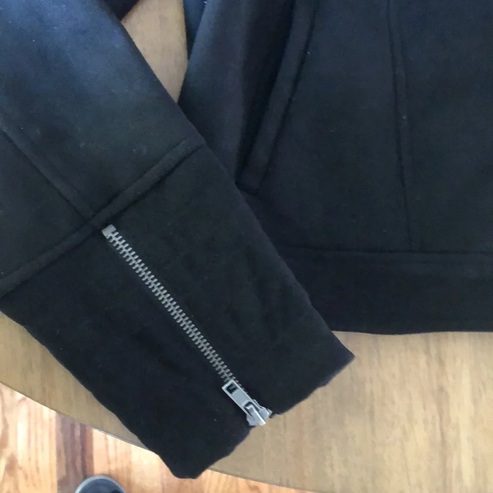 BB Dakota, suede moto jacket, size small, black, never worn. - Picture 3 of 3